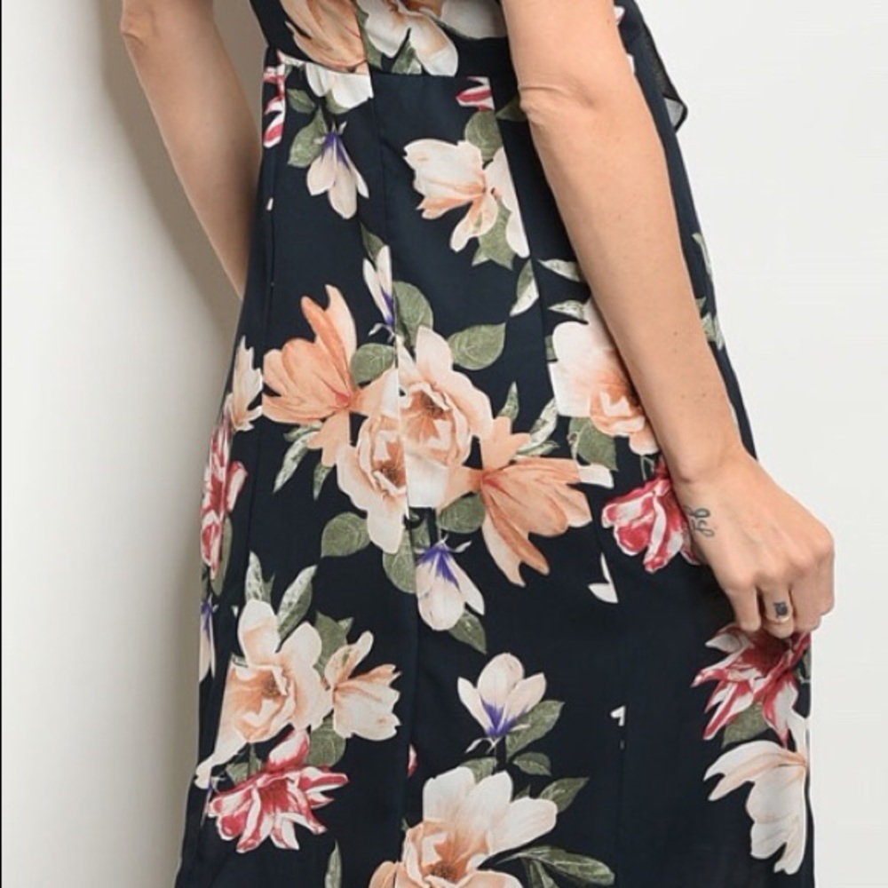 BLACK FLORAL RUFFLED DETAIL MAXI DRESS - Picture 4 of 10